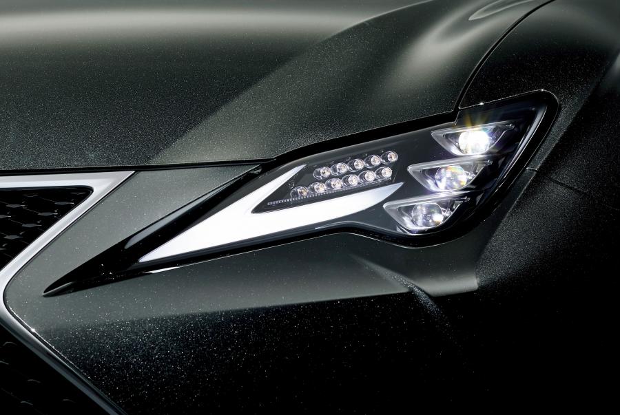 Детали экстерьера Lexus RC350 2018 года  (JP) (фото 5 из 5)
